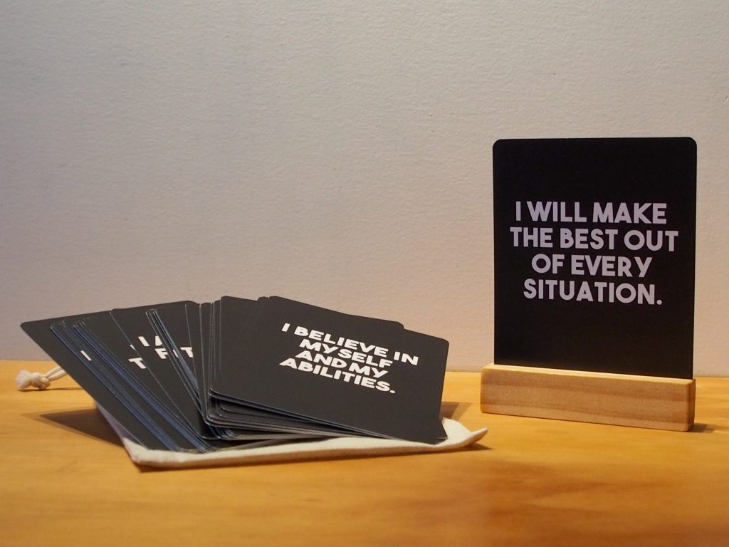 » KIDS AFFIRMATION CARDS WITH STAND